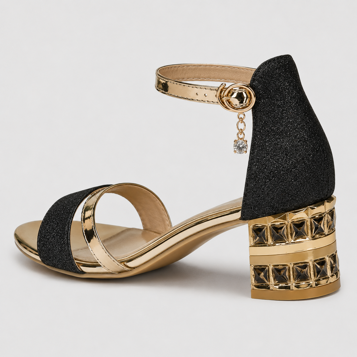 Verzierte Sandalen mit Blockabsatz